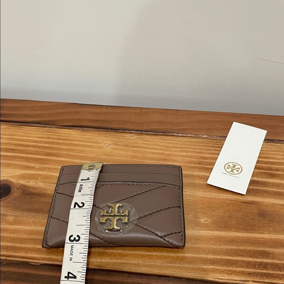 Tory Burch Kira Chevron Card Case Wallet In Classic Taupe NWT - Picture 10 of 10